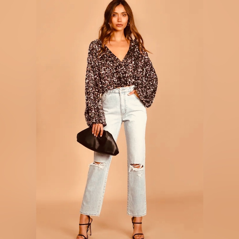 ✨ SHEIN Black & Gold Sequin Top -
Size XL 🌹✨